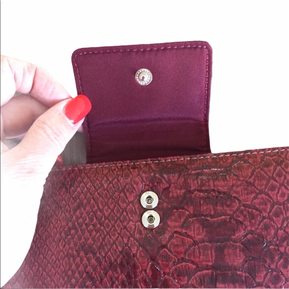 RELIC WRISTLET CONTINENTAL WALLET NEW WITH TAGS Faux Reptile Cherry Red Brown - Picture 6 of 8